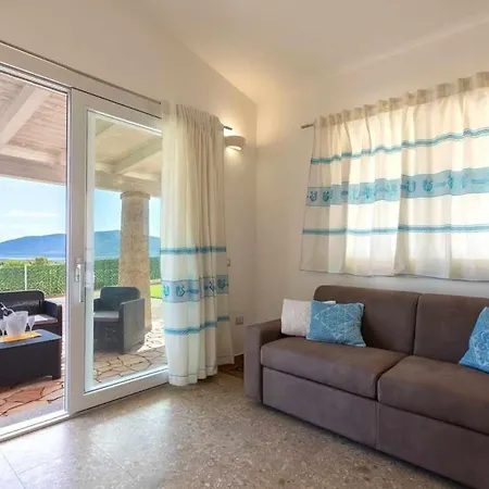 Porto Ferro Con Piscina E Giardino Per 4 Persone Sássari