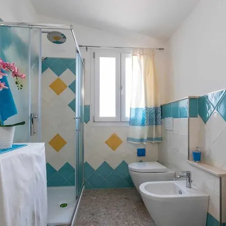 Porto Ferro Con Piscina E Giardino Per 4 Persone