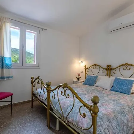 Casa de Férias Porto Ferro Con Piscina E Giardino Per 4 Persone Sássari