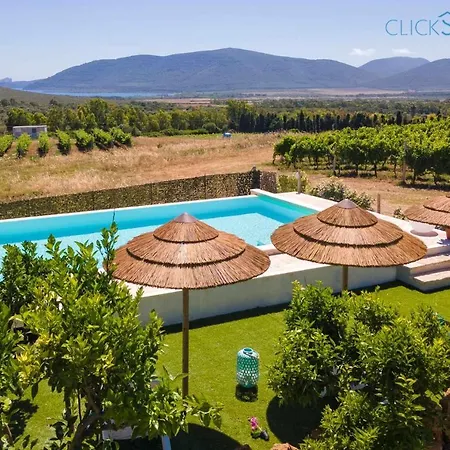 Porto Ferro Con Piscina E Giardino Per 4 Persone *