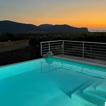 Porto Ferro Con Piscina E Giardino Per 4 Persone * Sássari