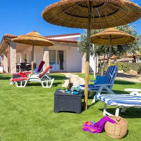 Porto Ferro Con Piscina E Giardino Per 4 Persone サッサリ